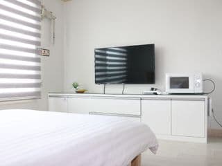 Three Bed room unit nearby Metro and E-Mart - Photo 4