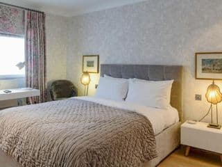 Beautiful 2 Bedroom 2 Bath Flat in South Kensington - Photo 2