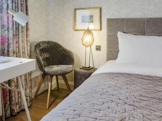 Beautiful 2 Bedroom 2 Bath Flat in South Kensington - Photo 11