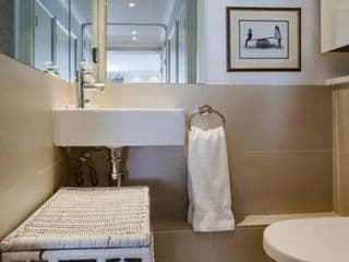 Beautiful 2 Bedroom 2 Bath Flat in South Kensington - Photo 20