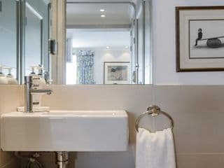 Beautiful 2 Bedroom 2 Bath Flat in South Kensington - Photo 21