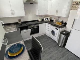 Large 6 bedroom house in Smethwick - Photo 20