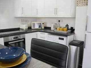 Large 6 bedroom house in Smethwick - Photo 5