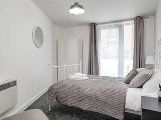 Luxury 2Bed Spacious Apartment- City Centre- Free Parking - Photo 15