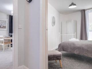 Luxury 2Bed Spacious Apartment- City Centre- Free Parking - Photo 18