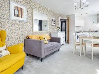 Luxury 2Bed Spacious Apartment- City Centre- Free Parking - Photo 4
