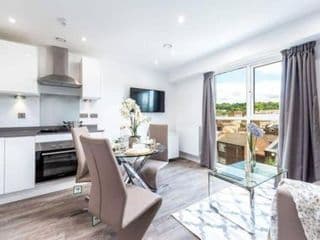 A beautiful brand new flat 25-minute to London - Photo 2