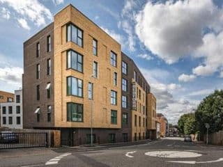 A beautiful brand new flat 25-minute to London - Photo 3