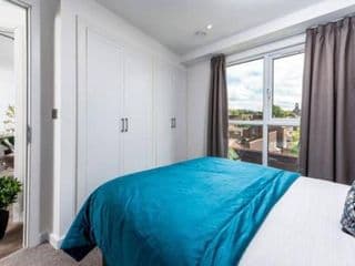 A beautiful brand new flat 25-minute to London - Photo 4