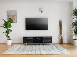 Riverside Two Bedroom Apartment in Canary Wharf - Photo 2