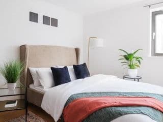 Riverside Two Bedroom Apartment in Canary Wharf - Photo 4