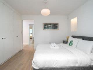 Stylish 2-bed flat with private garden in Notting Hill, West London - Photo 11