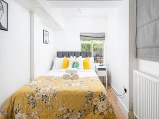 Stylish 2-bed flat with private garden in Notting Hill, West London - Photo 14