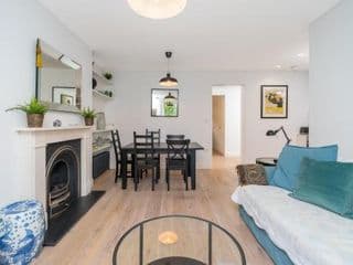 Stylish 2-bed flat with private garden in Notting Hill, West London - Photo 3