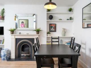 Stylish 2-bed flat with private garden in Notting Hill, West London - Photo 4