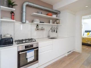 Stylish 2-bed flat with private garden in Notting Hill, West London - Photo 6