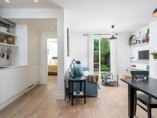 Stylish 2-bed flat with private garden in Notting Hill, West London - Photo 8