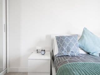 Modern One Bed Apartment in Private Building - Photo 19