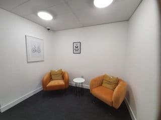 Modern One Bed Apartment in Private Building - Photo 4