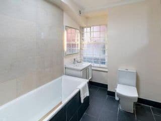 Cosy 2 Bedroom Apartment in Bayswater - Photo 6