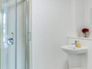 West Midlands Lux's 2 Bedroom Apartment Birmingham City - Photo 16