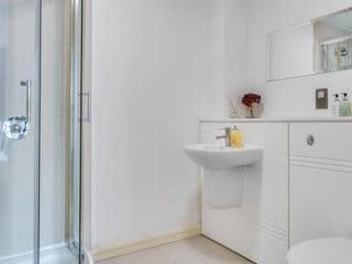 West Midlands Lux's 2 Bedroom Apartment Birmingham City - Photo 17