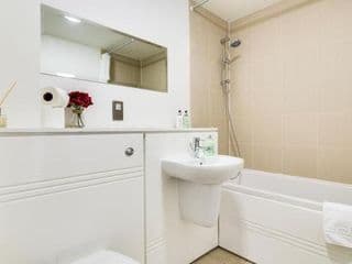 West Midlands Lux's 2 Bedroom Apartment Birmingham City - Photo 20