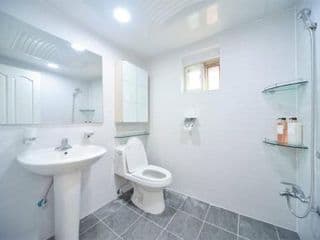 Lovely House - Photo 17
