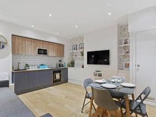 Trendy 1 Bedroom Apartment in the Heart of London - Photo 9