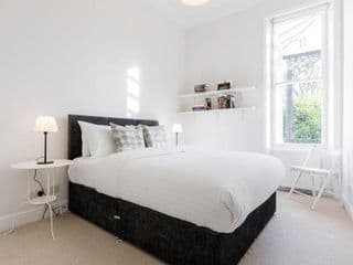 Elegant Earl's Court 2 Bedroom Flat Just 4 Minutes from Tube - Photo 2