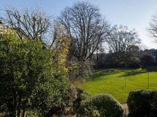Elegant Earl's Court 2 Bedroom Flat Just 4 Minutes from Tube - Photo 12