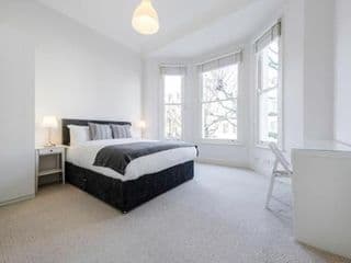 Elegant Earl's Court 2 Bedroom Flat Just 4 Minutes from Tube - Photo 10