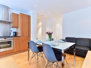 Royal London Apartments - Photo 2