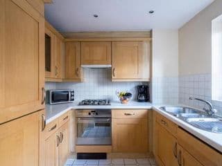 Royal London Apartments - Photo 4