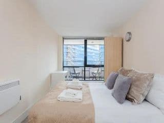 Vivid 2 Bedroom Apartment in Central London - Photo 11