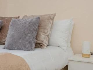 Vivid 2 Bedroom Apartment in Central London - Photo 12