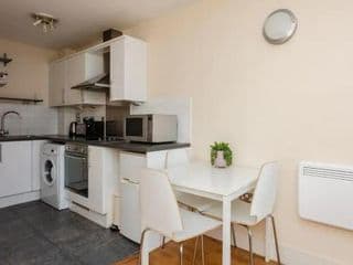 Vivid 2 Bedroom Apartment in Central London - Photo 14