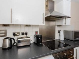 Vivid 2 Bedroom Apartment in Central London - Photo 15