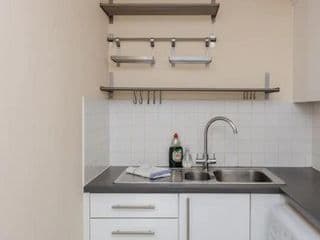 Vivid 2 Bedroom Apartment in Central London - Photo 16