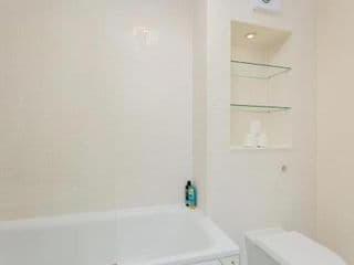Vivid 2 Bedroom Apartment in Central London - Photo 19