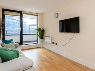 Vivid 2 Bedroom Apartment in Central London - Photo 7