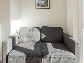 Bright & Airy 1 Bedroom Apartment in Trendy Peckham - Photo 2