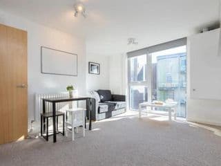 Bright & Airy 1 Bedroom Apartment in Trendy Peckham - Photo 12