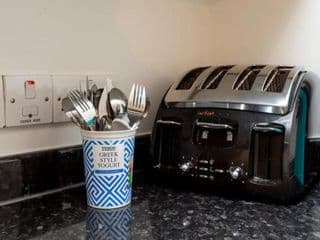 Bright & Airy 1 Bedroom Apartment in Trendy Peckham - Photo 14