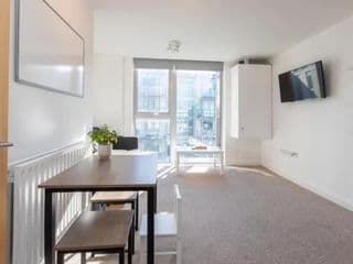 Bright & Airy 1 Bedroom Apartment in Trendy Peckham - Photo 15
