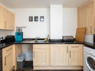 Bright & Airy 1 Bedroom Apartment in Trendy Peckham - Photo 17
