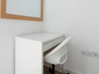 Bright & Airy 1 Bedroom Apartment in Trendy Peckham - Photo 18