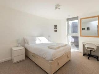 Bright & Airy 1 Bedroom Apartment in Trendy Peckham - Photo 5