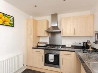 Bright & Airy 1 Bedroom Apartment in Trendy Peckham - Photo 6