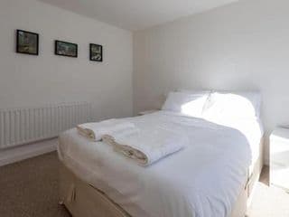 Bright & Airy 1 Bedroom Apartment in Trendy Peckham - Photo 7
